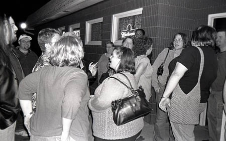 karaoke_crowd